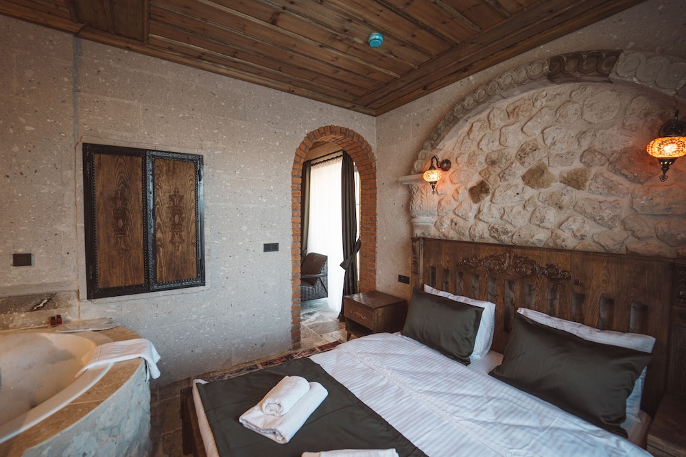 Luxury Suite - Photo 5