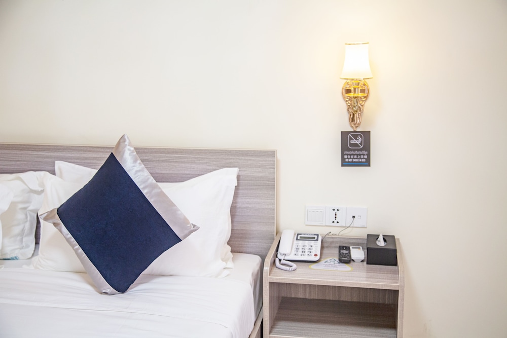 Deluxe Room (with One-way Airport Pick up) - Photo 1