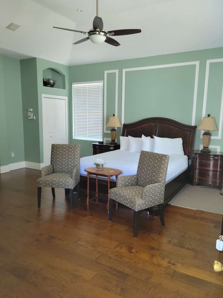 Deluxe Studio Suite photo 1