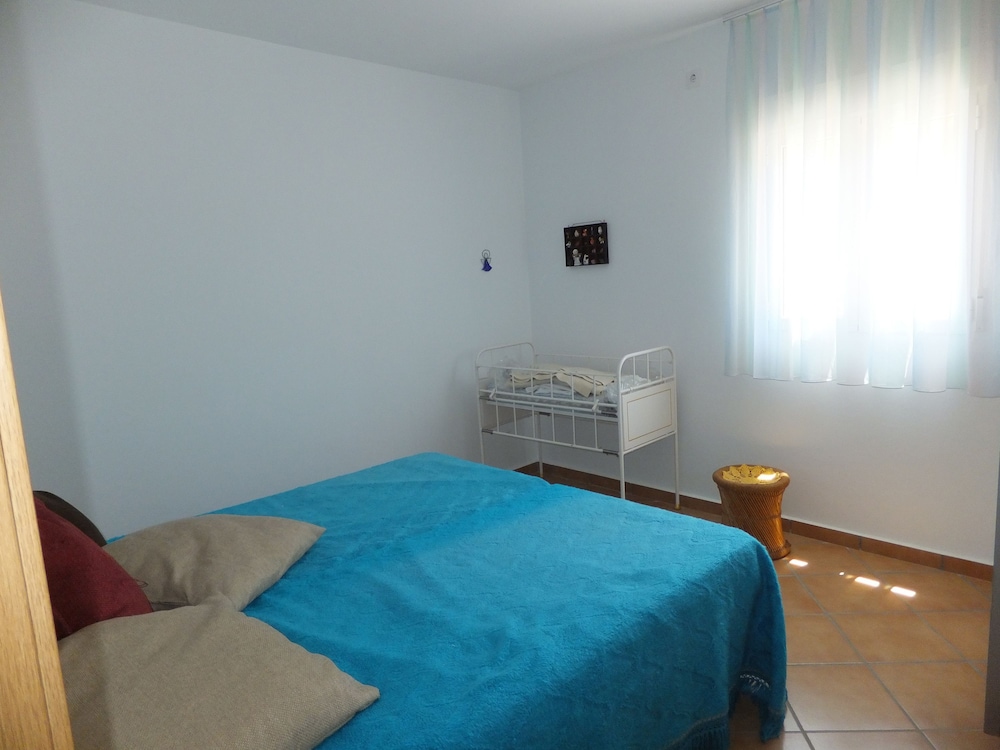 House, 3 Bedrooms photo 2