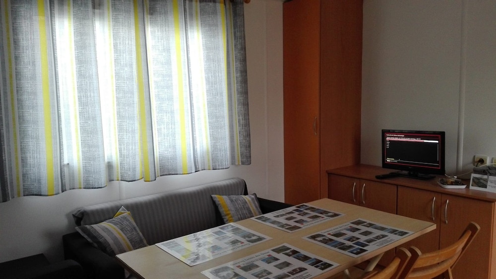 Mobile Home, 1 Bedroom - Photo 13
