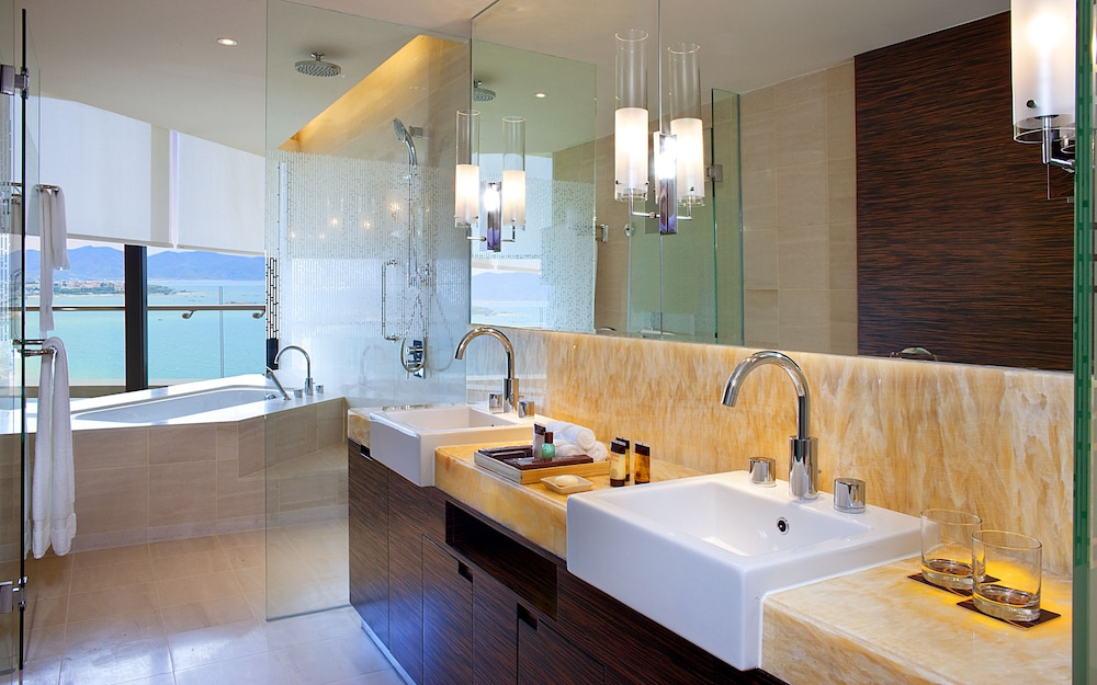 Club Room, 1 King Bed, Ocean View