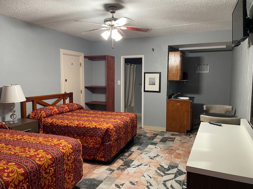 Basic Double Room, 2 Double Beds photo 1