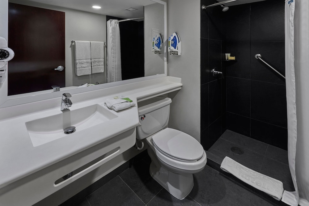 Room, 2 Double Beds - Photo 4