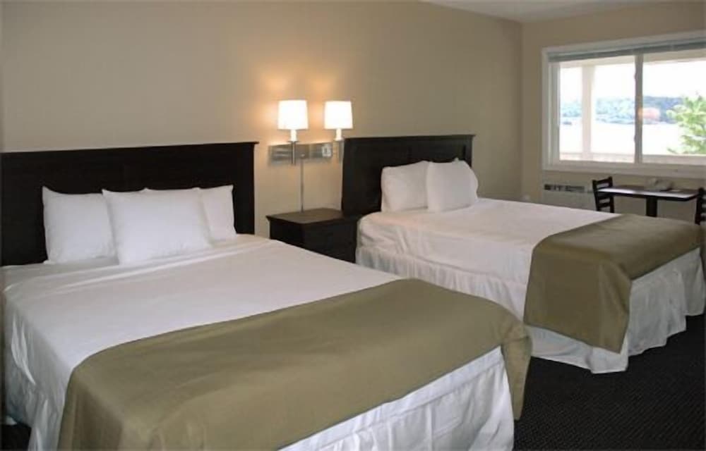 Double Room, 2 Queen Beds, Lake View photo 1