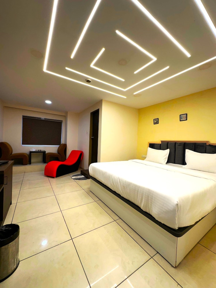 Deluxe Room - Photo 1
