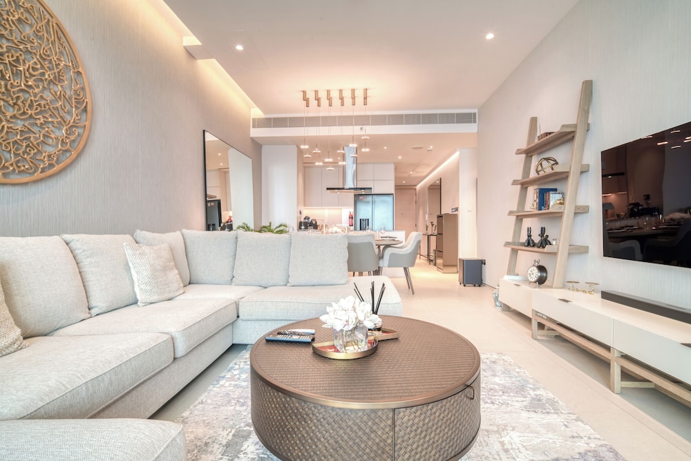 Grand Apartment, 3 Bedrooms, Sea View photo 1