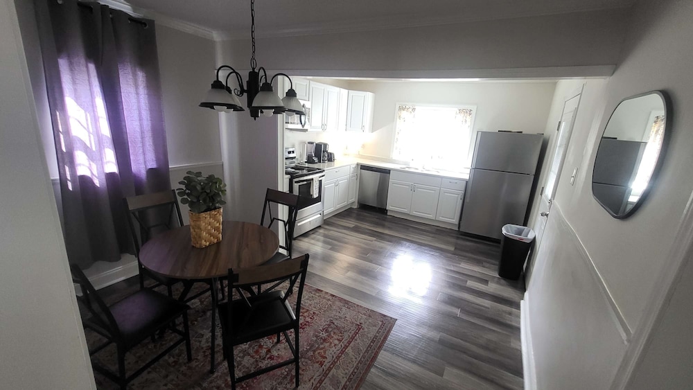 House, Multiple Beds, Patio, Garden View (83rd Street Comfy Cottage) photo 1