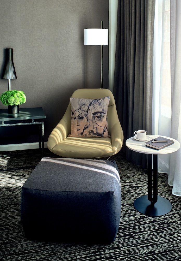 Room, 1 King Bed, City View - Photo 3