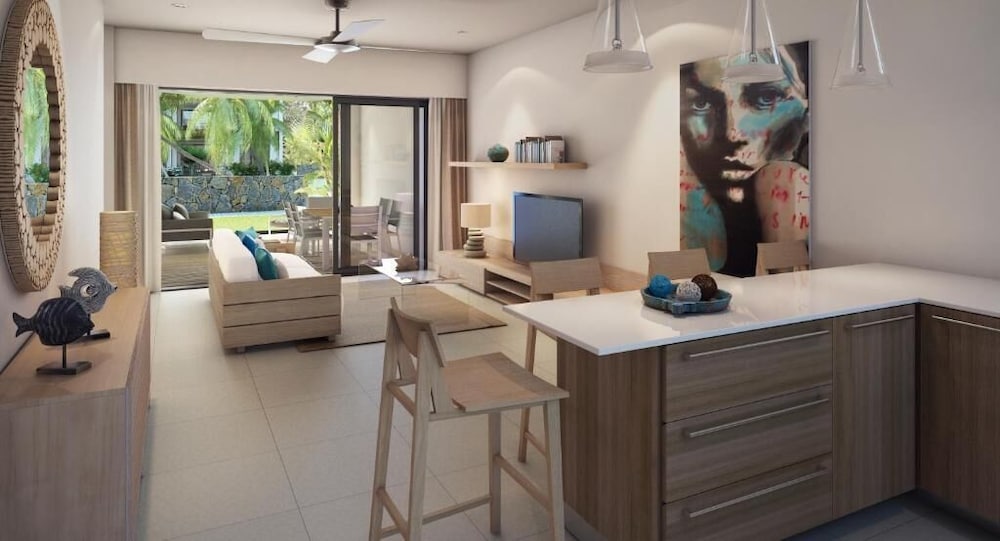 Apartment, 3 Bedrooms, Pool View photo 3