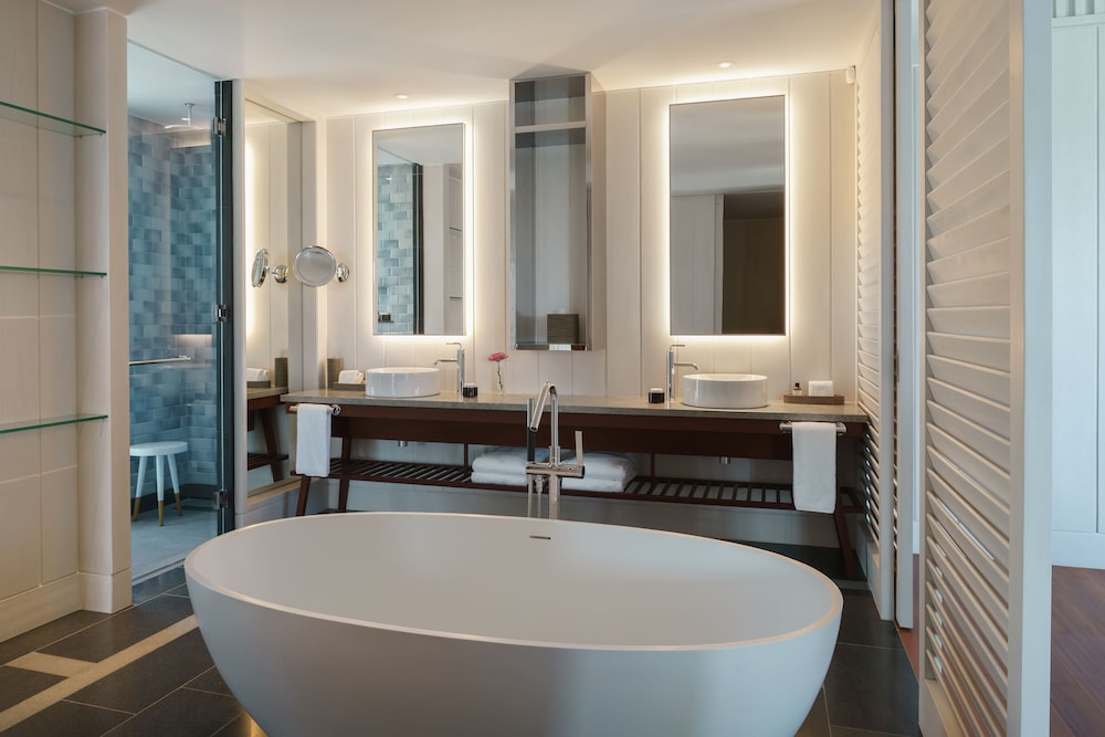 Suite, Pool Access (plunge Pool)