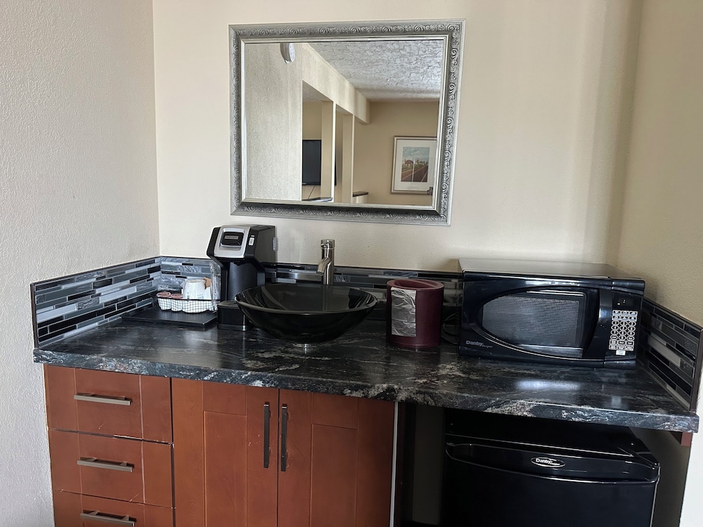 Suite, 1 King Bed, Non Smoking - Photo 6
