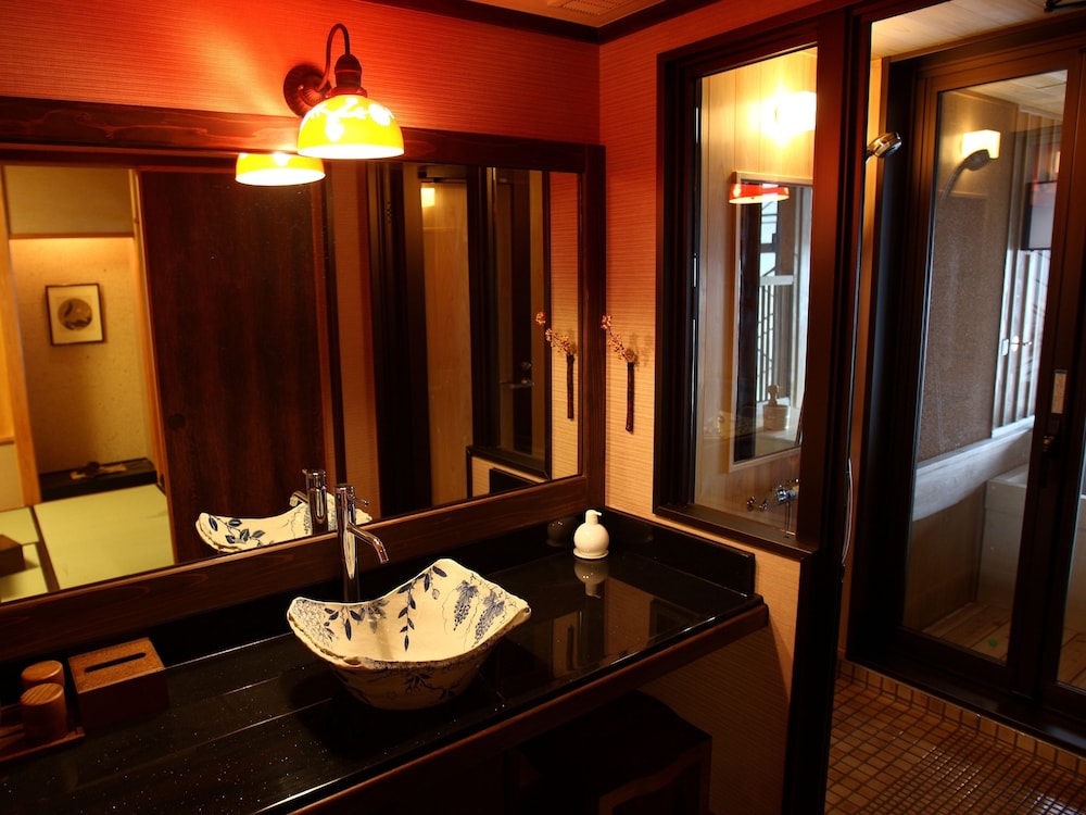 Japanese Western Style Quadruple Room B, Open-air Hot Spring Bath - Photo 2