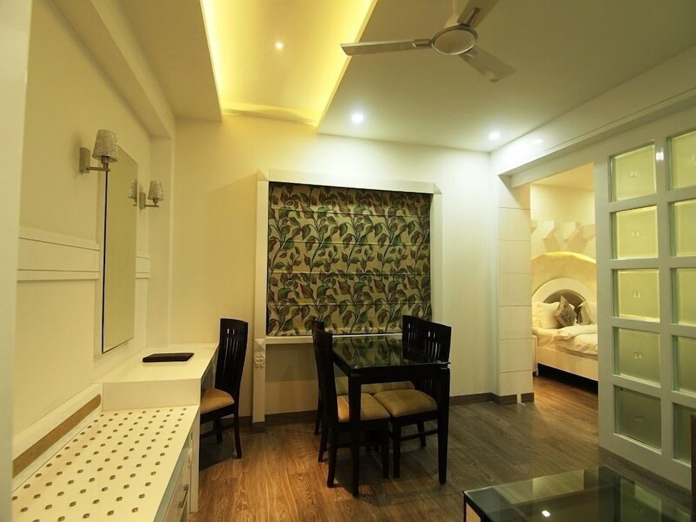 Suite Room - Photo 4