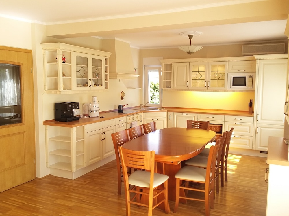 Apartment, 3 Bedrooms, Private Bathroom, Garden Area