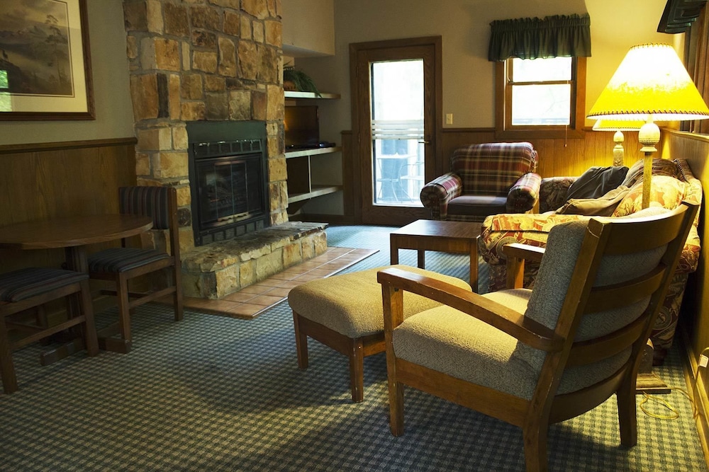 Deluxe Cabin, 1 Bedroom, Fireplace photo 1