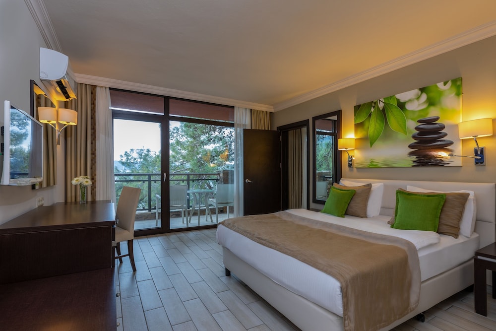 Suite, 2 Bedrooms, Garden View photo 2