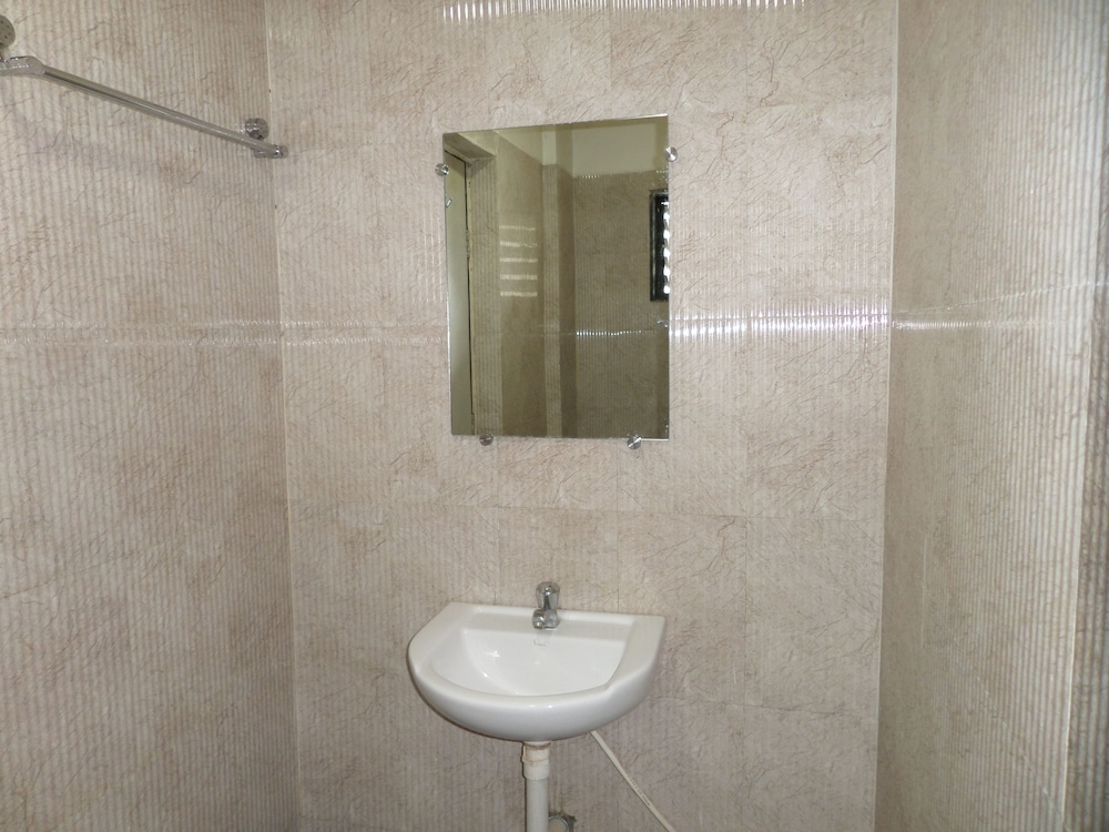 Deluxe Room (Non A/C) photo 3