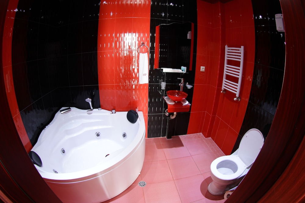 Deluxe Suite, 2 Bedrooms (for 4 persons)