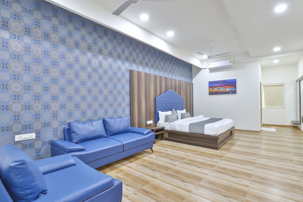 Suite - Photo 3