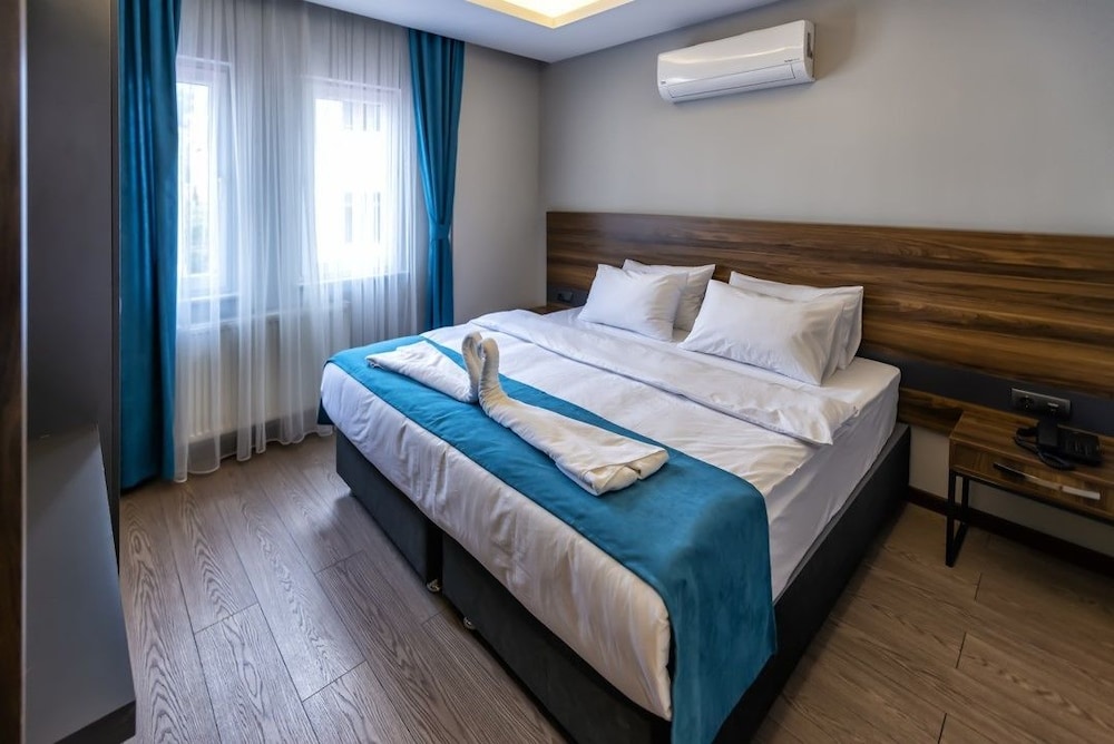 Economy Room