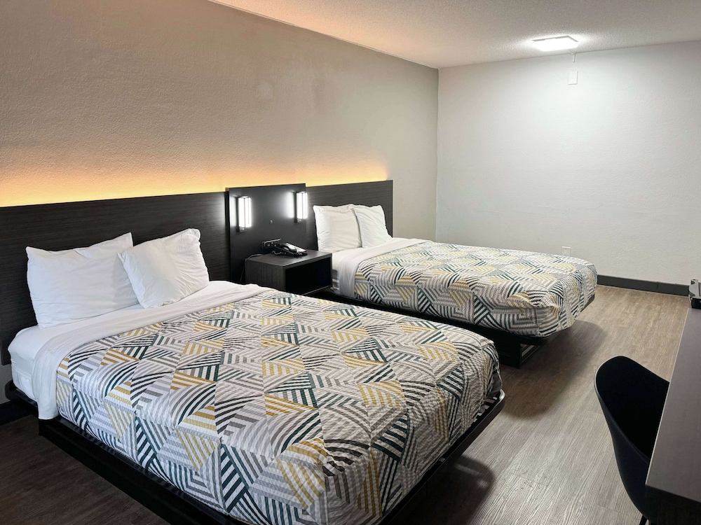 Standard Room, 2 Double Beds, Smoking, Refrigerator & Microwave - Photo 2