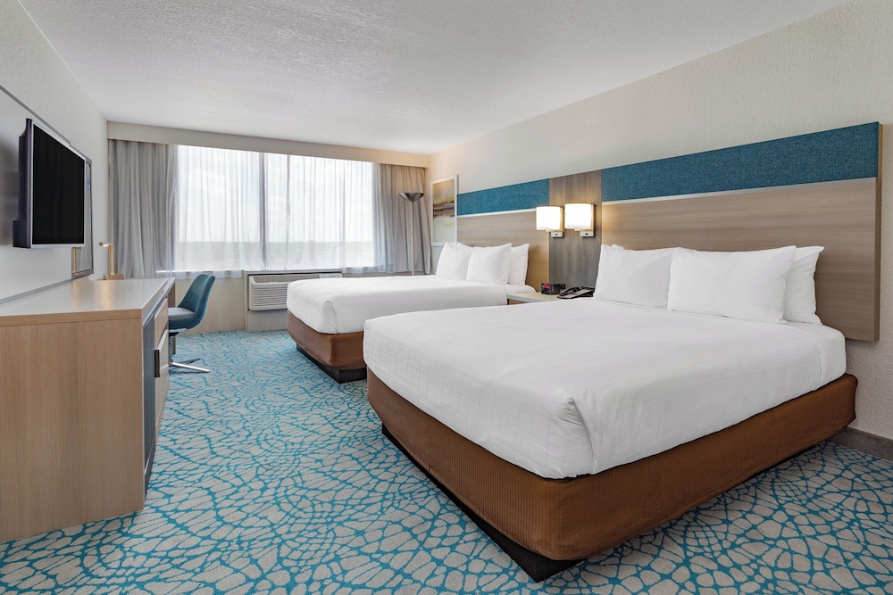 Standard Room, 2 Queen Beds (Bath/Shower Combo) - Photo 1