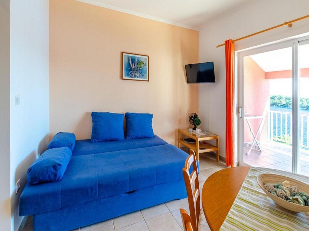 Apartment (Luxury One-Bedroom Apartment with Ter) photo 3