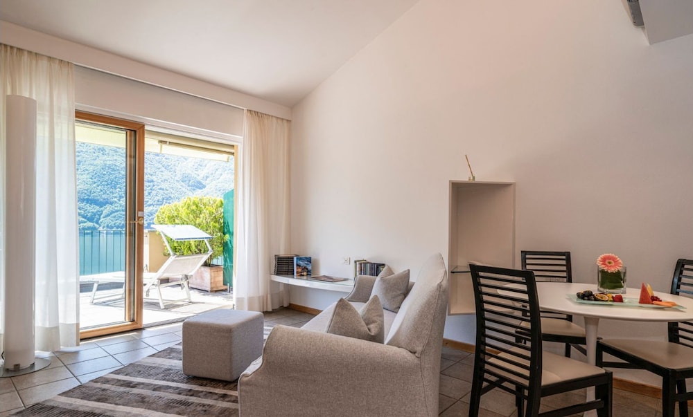 Panoramic Suite, Terrace, Lake View - Photo 5