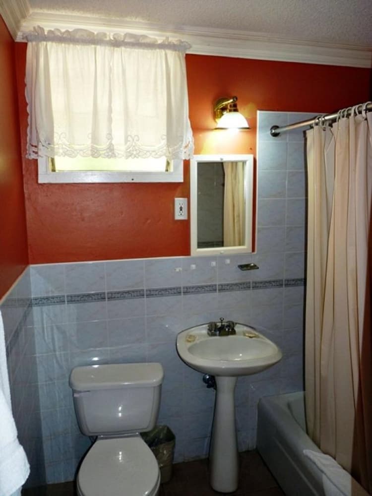 Junior Room, 1 King Bed, Balcony, Pool View photo 2