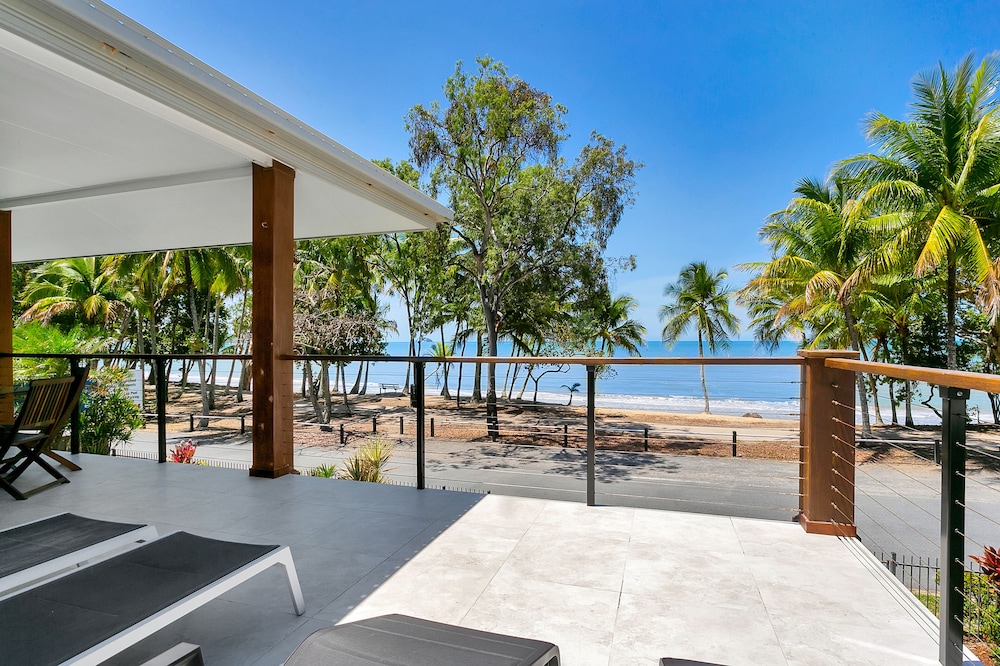 5 Bedroom Beachfront House photo 3