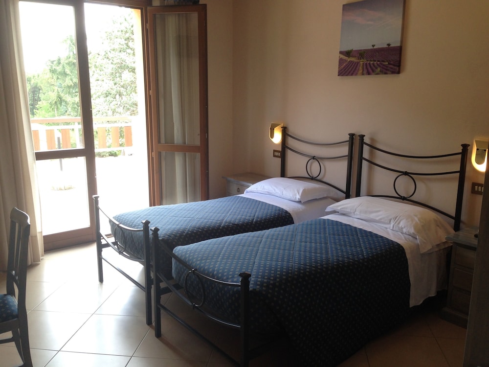 Deluxe Twin Room, 2 Twin Beds, Non Smoking, Garden View photo 3