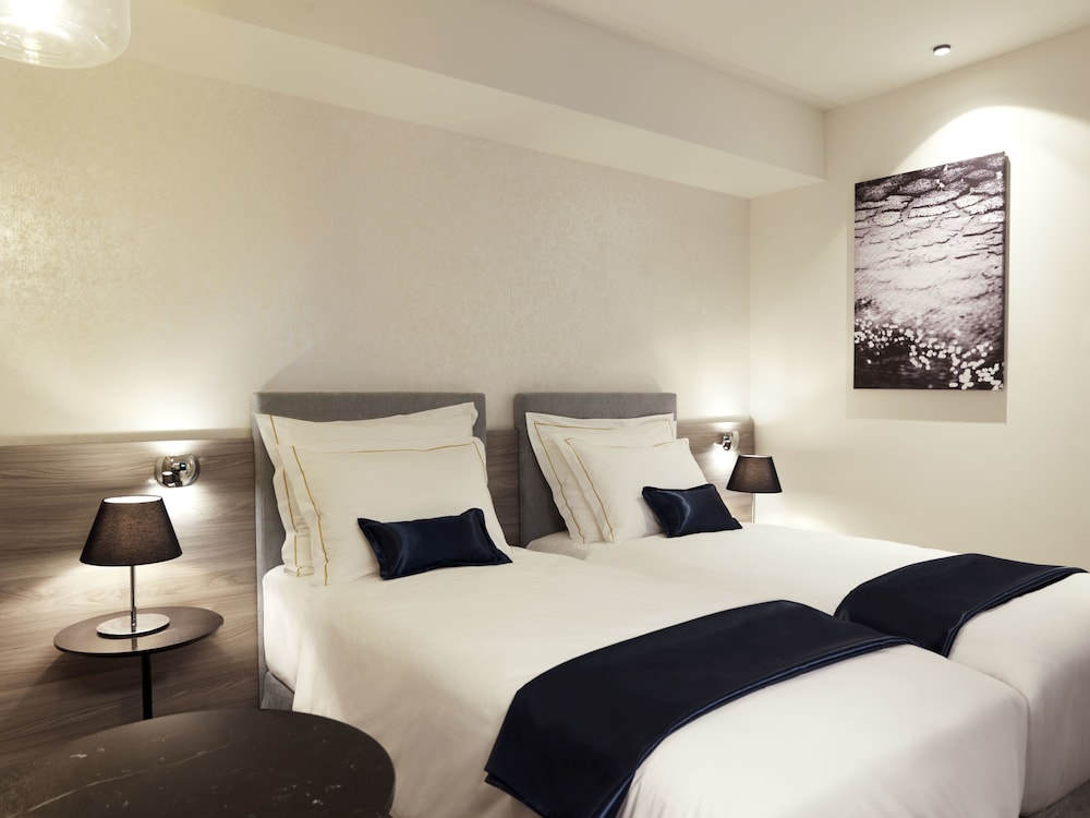Twin Room, Balcony