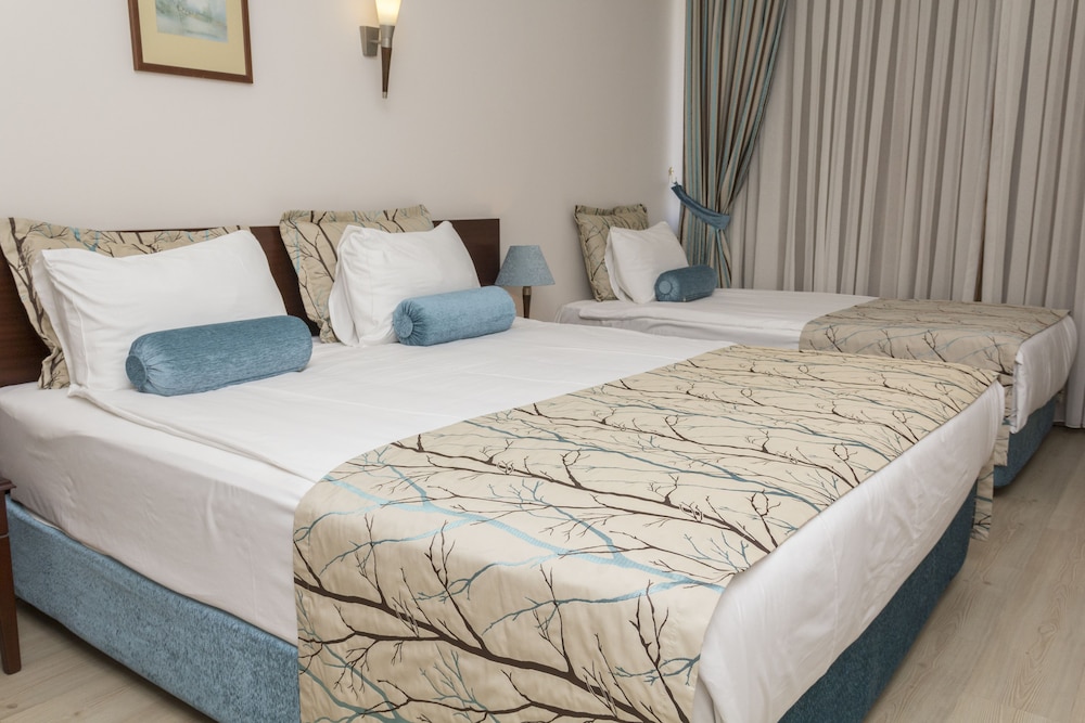 Standard Room, 3 Twin Beds, Balcony
