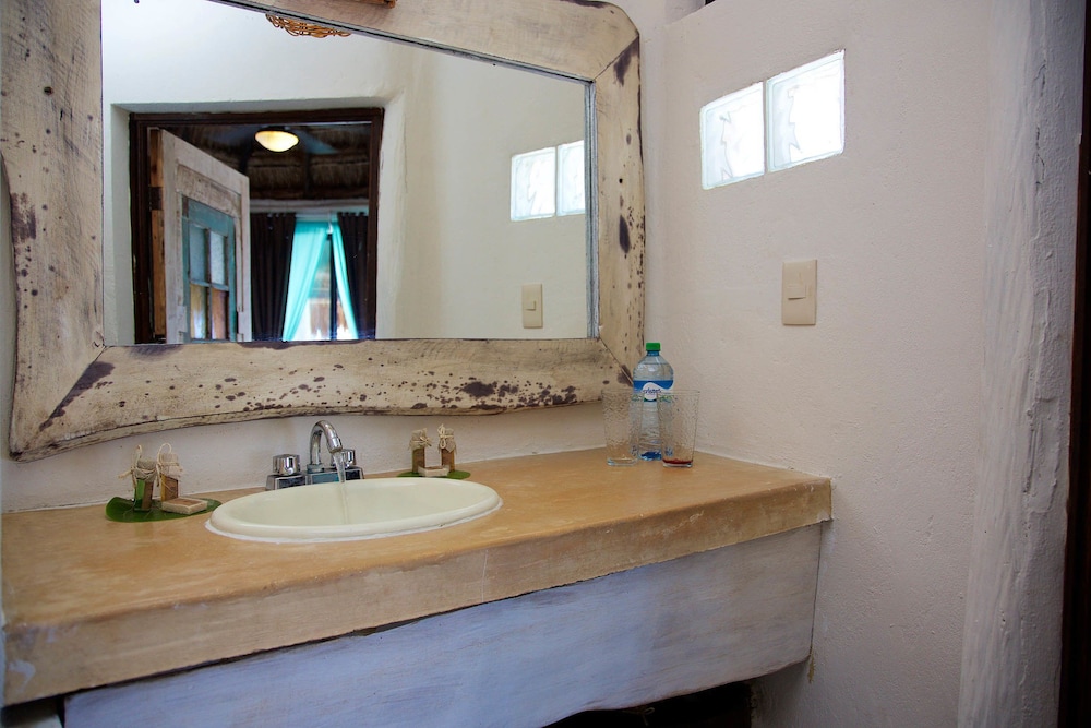 Royal Room, 1 King Bed, Oceanfront - Photo 28