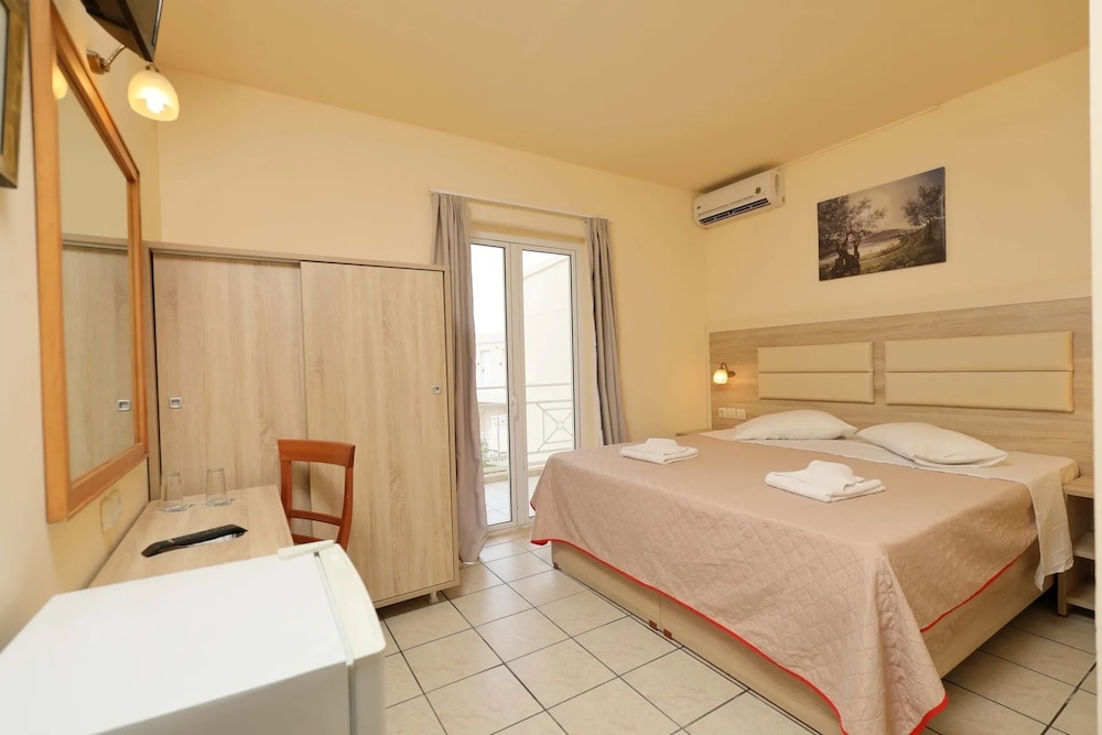 Family Room, 2 Bedrooms - Photo 1
