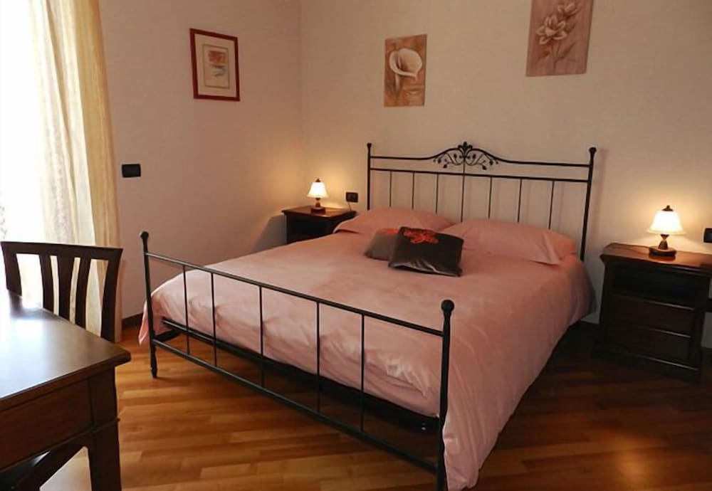 Classic Room, 1 Queen Bed photo 2