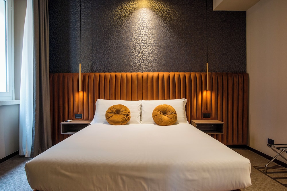 Deluxe Room, City View