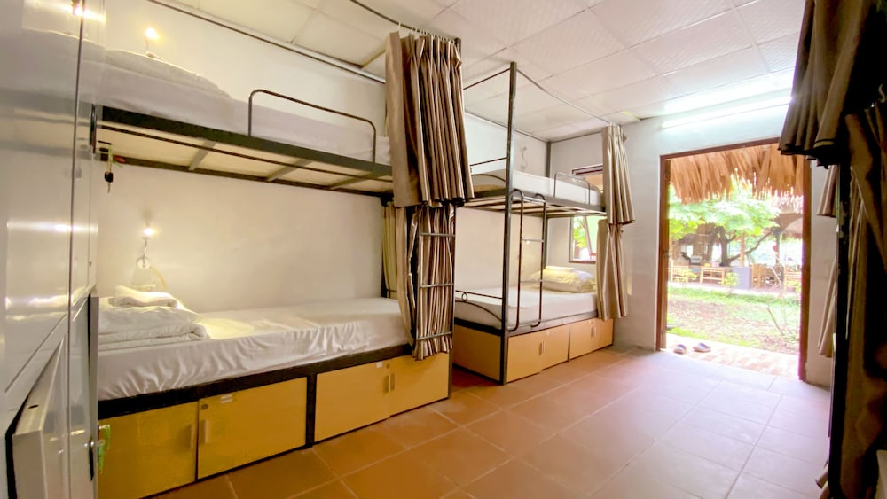 Bed in 16-Bed Mixed Dormitory photo 3