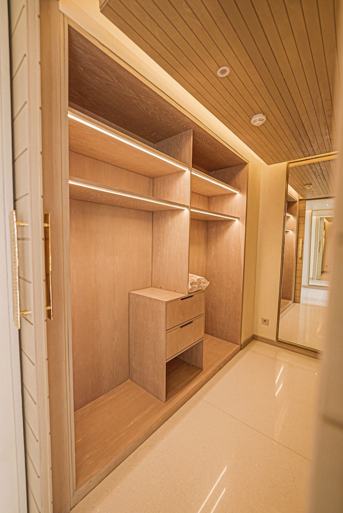 Water Bungalow Suite - Photo 3
