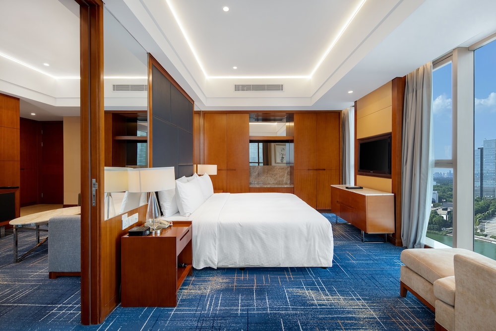 Suite, 1 Bedroom - Photo 1