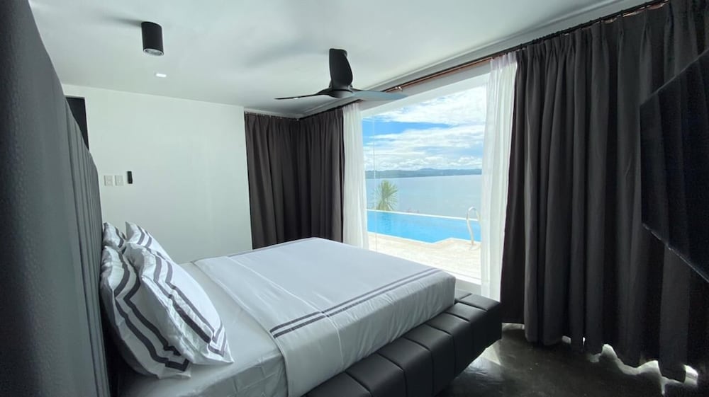 Executive Suite - Photo 11