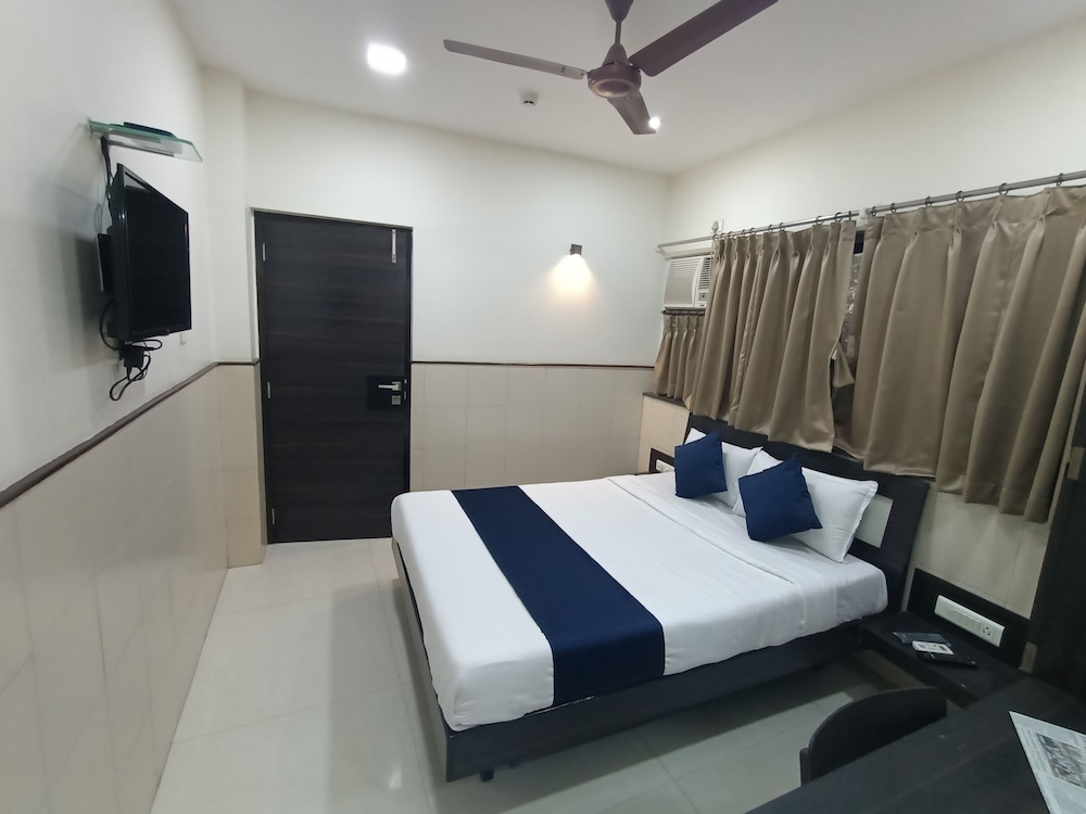 Deluxe Room - Photo 19