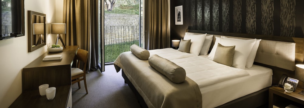 Standard Twin Room, Park View - Photo 6