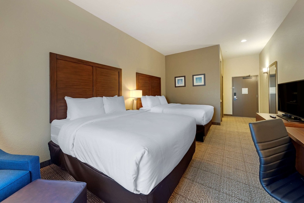 Standard Room, 2 Queen Beds, Non Smoking - Photo 3