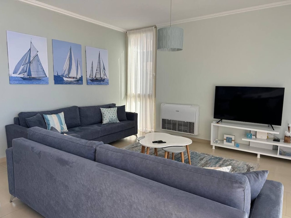 Apartment photo 2