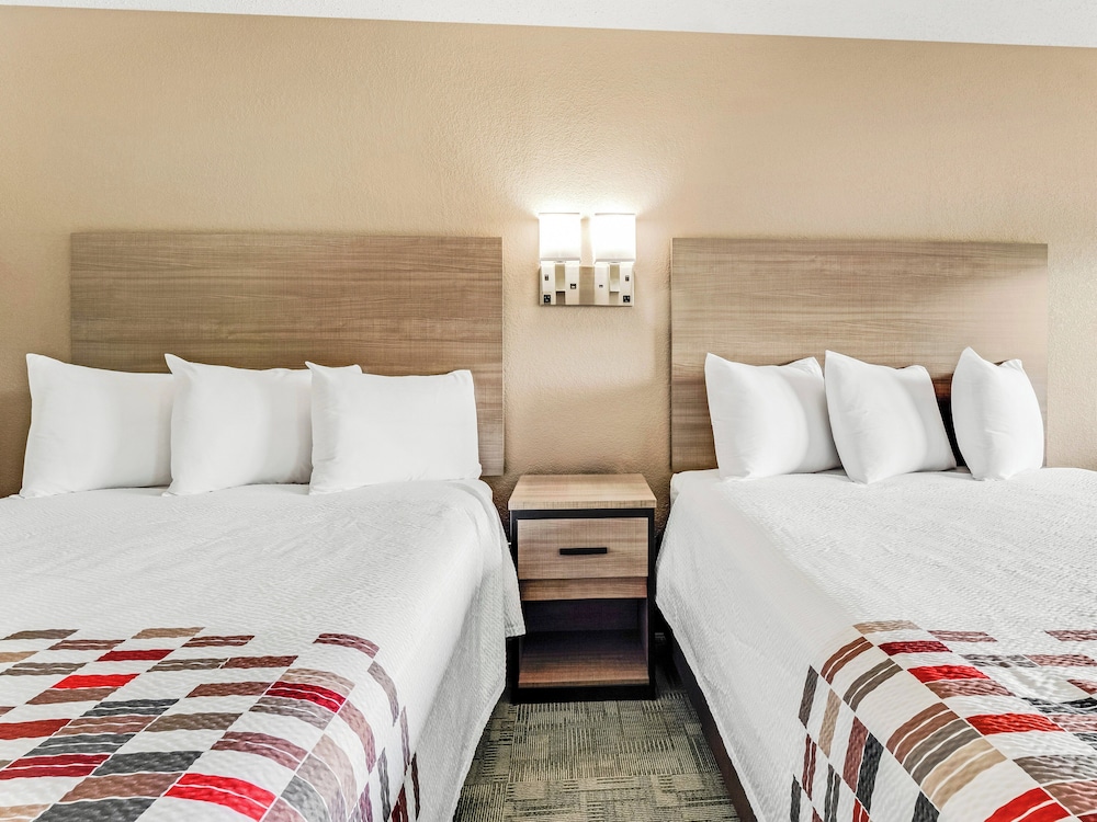 Deluxe Room, 2 Queen Beds, Non Smoking - Photo 7