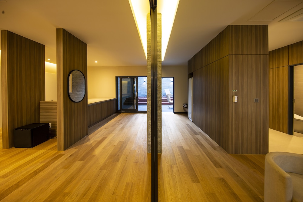 Royal Suite - Photo 8