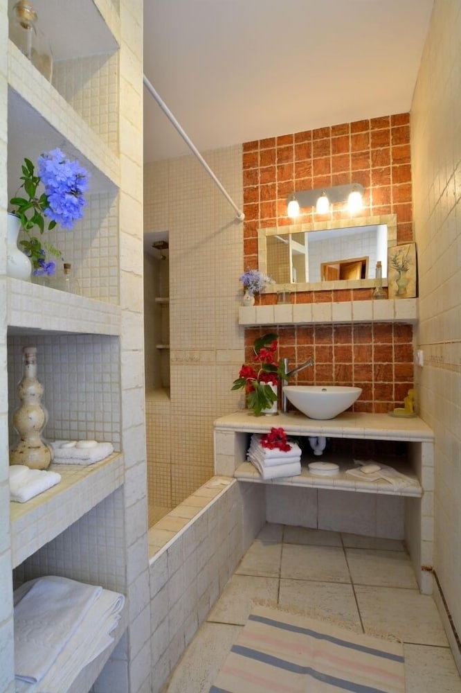 House, 3 Bedrooms photo 3