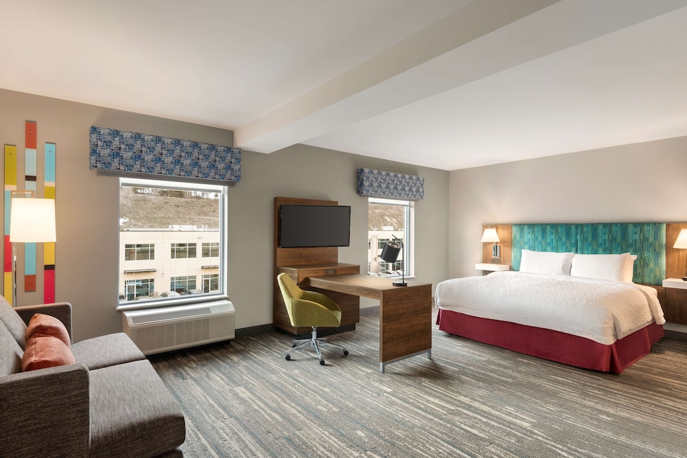 Standard Room, 1 King Bed, Accessible photo 3